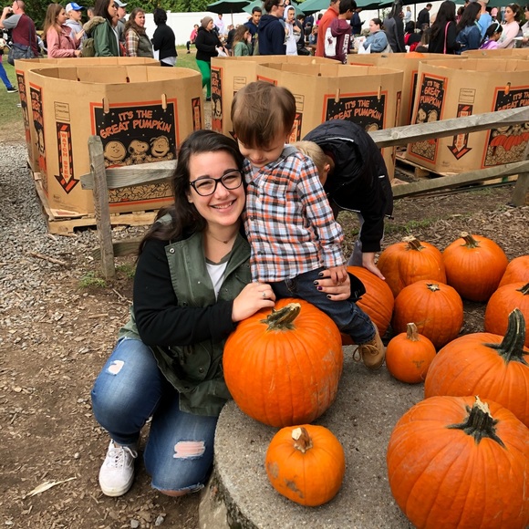 Profile Picture of Samantha Cotoni (@samanthacotoni) on Poshmark