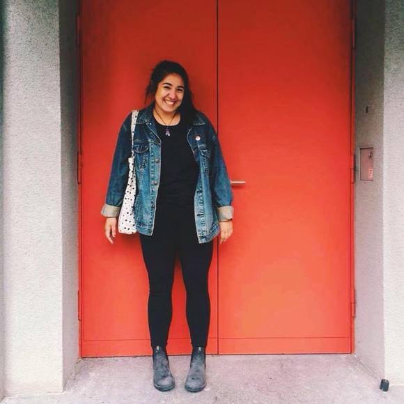 Profile Picture of Zoe Wong (@zwong72) on Poshmark