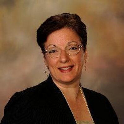 Profile Picture of Julia Llanes (@ChsMrsdoc) on Twitter