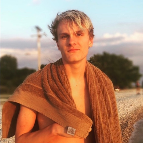 Profile Picture of Josh Malenda (@jlmalenda) on Poshmark