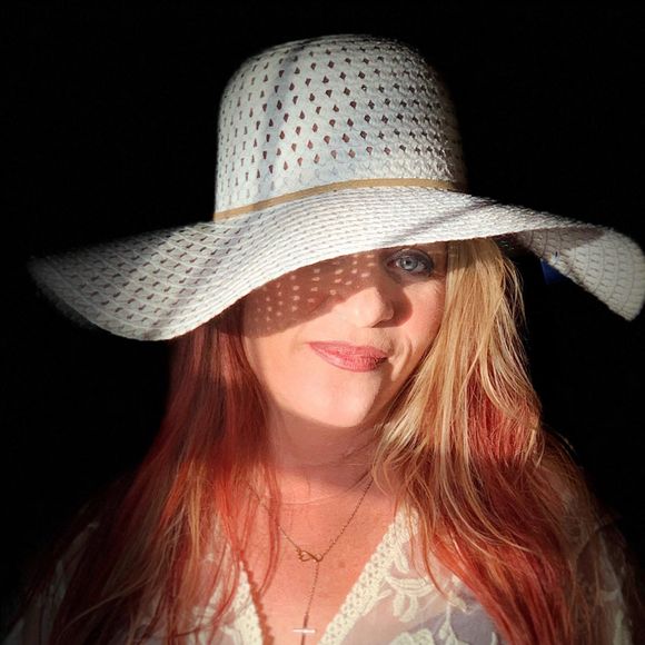 Profile Picture of Laura Cramer (@laura_cramer) on Poshmark