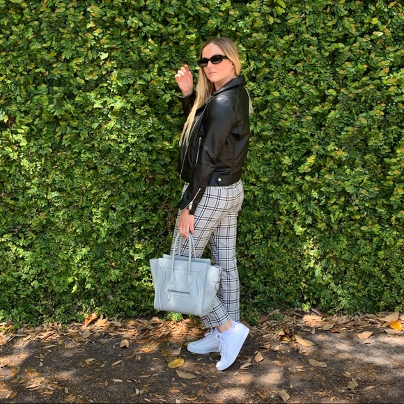 Profile Picture of Cameron Teasley (@camsteas) on Poshmark