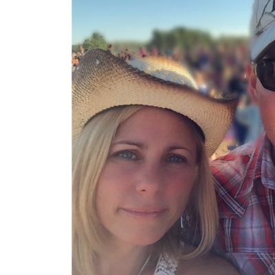 Profile Picture of Leah McGrath (@himom17) on Twitter