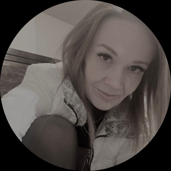 Profile Picture of Britney Hale (@bryt_hale) on Poshmark