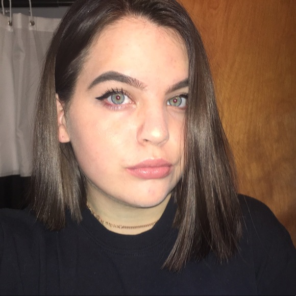 Profile Picture of Kelci Droogan (@kelciiann) on Poshmark