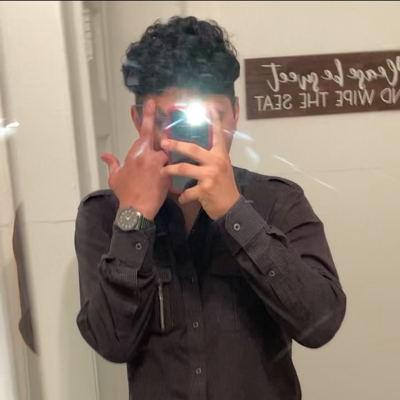 Profile Picture of Alejandro Lozano (@alejandroz47) on Poshmark