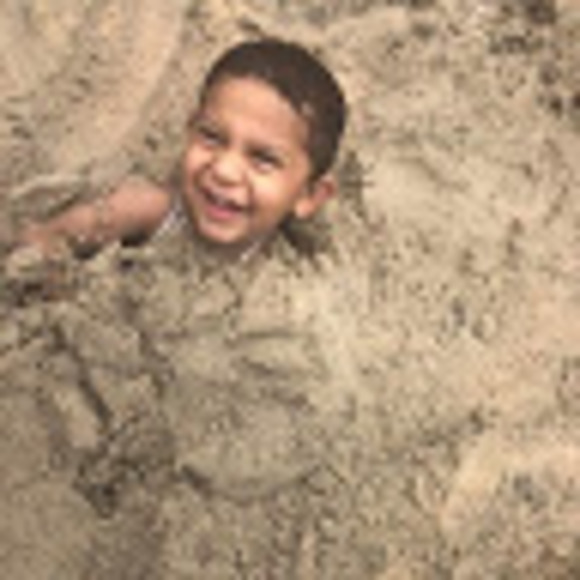 Beverly Arellano - Poshmark Profile Picture of Beverly Arellano (@beverlyarellano) on Poshmark