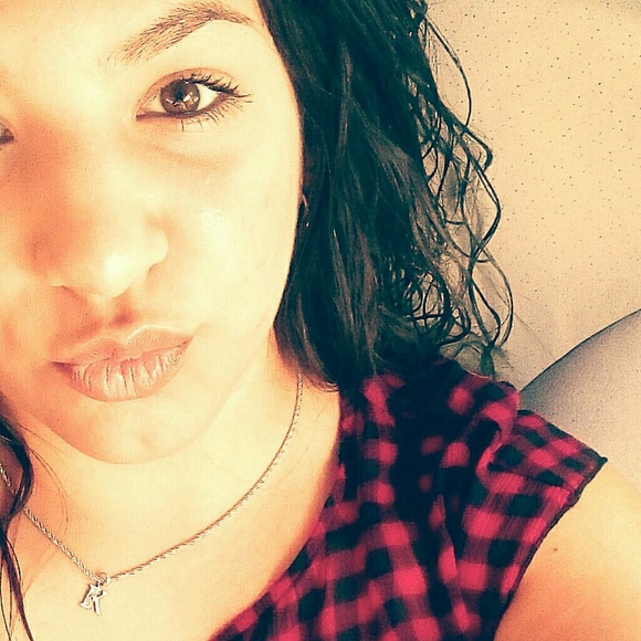 Profile Picture of Karen Barraza (@karensziitoo07) on Poshmark
