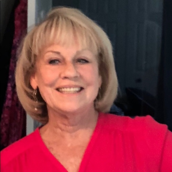 Sara Mcdavitt - Poshmark Profile Picture of Sara Mcdavitt (@sara_mcdavitt) on Poshmark