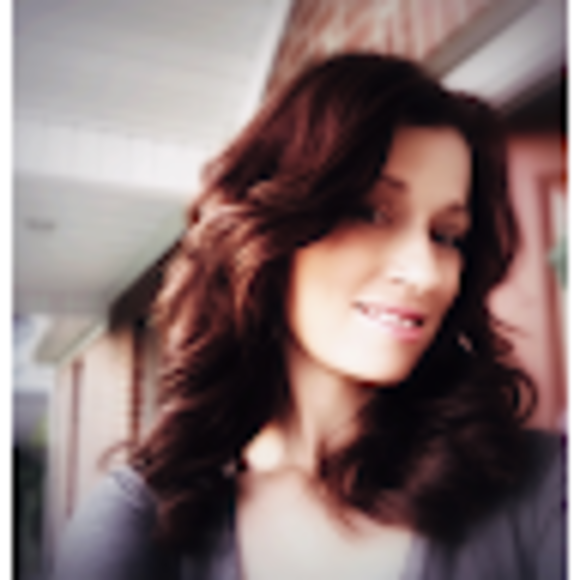 Profile Picture of Leslie Locklear (@leslielockle276) on Poshmark