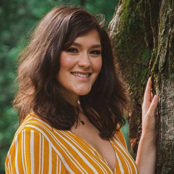 Profile Picture of Megan Hutera (@meganhutera) on Poshmark