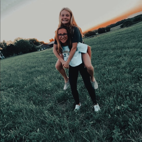 Norah Kelley - Poshmark Profile Picture of Norah Kelley (@norah_k14) on Poshmark