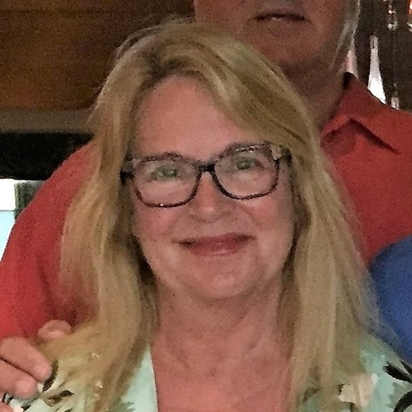 Profile Picture of Kimberly Hansen (@kihansen) on Poshmark