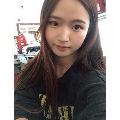 Profile Picture of Silvia Zhang (@silviazhang12) on Twitter