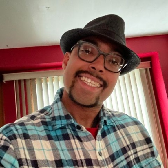 Profile Picture of Robert Braithwaite (@mr_r_kelly007) on Poshmark