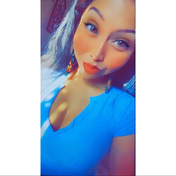 Profile Picture of Anna Peshlakai (@annapeshlakai) on Poshmark