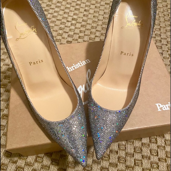 Profile Picture of Lupe Costello (@lupecst611) on Poshmark