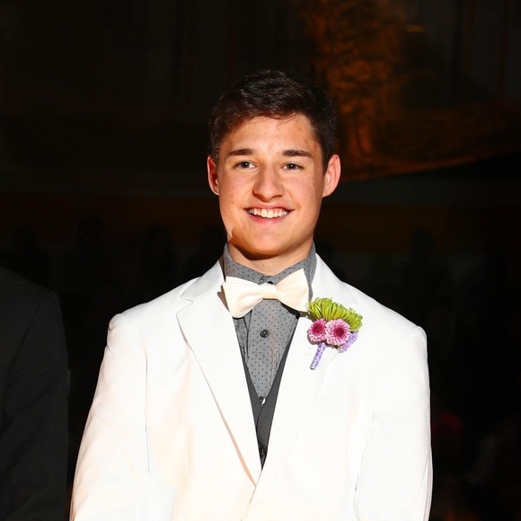 Profile Picture of Alex Pope (@arpope10) on Poshmark