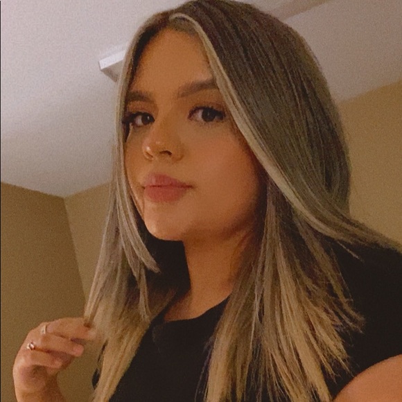 Profile Picture of Leslie Morales (@mleslie2901) on Poshmark