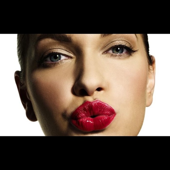 Profile Picture of Dawna Mainard (@dawnakay) on Poshmark