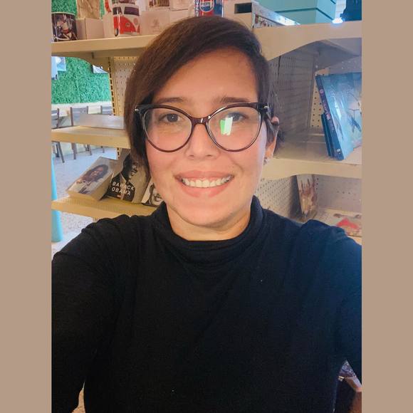 Profile Picture of Marinid Tosado (@cushion_girl) on Poshmark