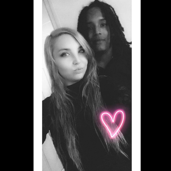 Profile Picture of Danielle Nobles (@daniellenobl923) on Poshmark