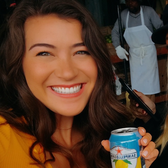 Profile Picture of Colleen Deely (@colleendeely) on Poshmark