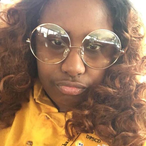 Profile Picture of Kiera Porter (@kieraporter) on Poshmark