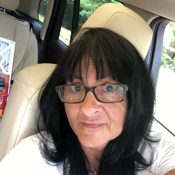 Profile Picture of Randi Fornito (@rfornito) on Poshmark