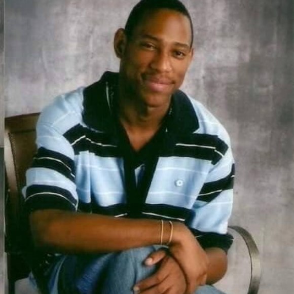 Profile Picture of Quentin Lyght (@quentinlyght) on Poshmark
