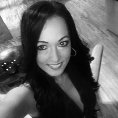 Profile Picture of mina spence (@MinaSpence) on Twitter