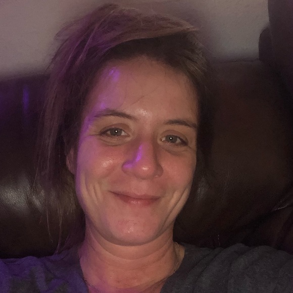 Profile Picture of Kim Puryear (@kymby213) on Poshmark