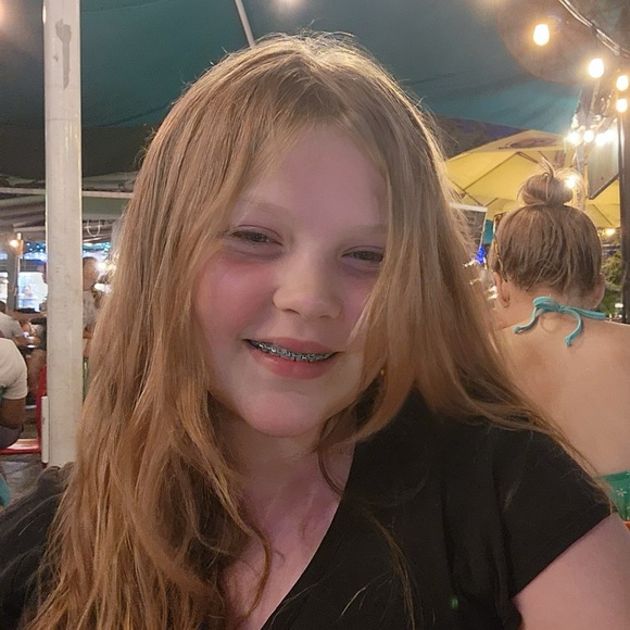 Profile Picture of Gwenyth Stinson (@gwenythstinson) on Poshmark