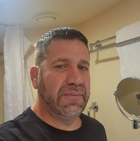 Profile Picture of David Gilmore (@davidgilmore733) on Poshmark