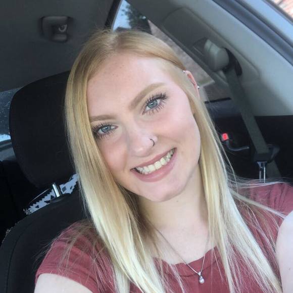 Profile Picture of Alysha Roberts (@simplyalysha) on Poshmark