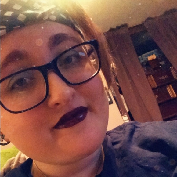 Profile Picture of Bridget Weiberg (@bridge5sos) on Poshmark