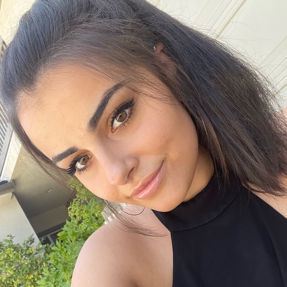 Profile Picture of Kylie Kivlen (@kylie_kivlen) on Poshmark