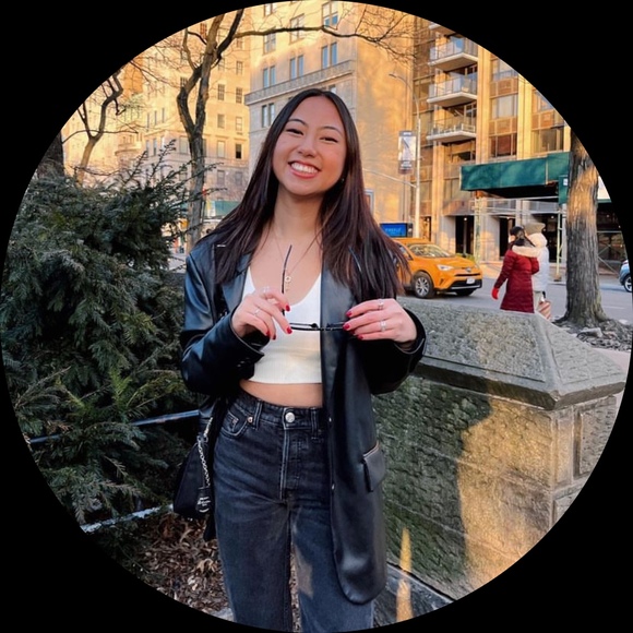 Profile Picture of Amanda Chin (@amandachin19) on Poshmark