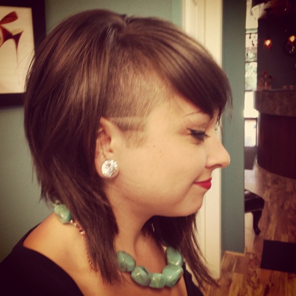 Profile Picture of Andrea Leveque (@andrealeveque) on Poshmark