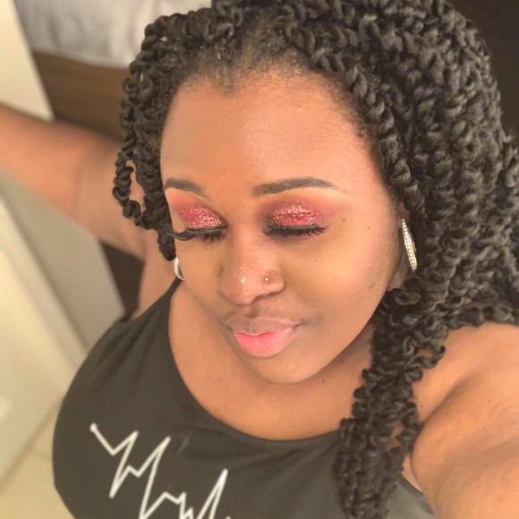 Profile Picture of Rosalyn Abbott (@rosalyn_24) on Poshmark