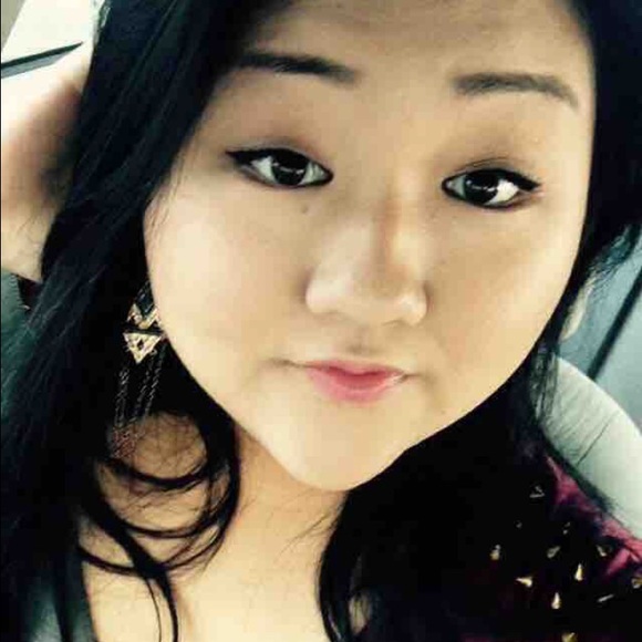 Profile Picture of Robin Kim (@robink369) on Poshmark