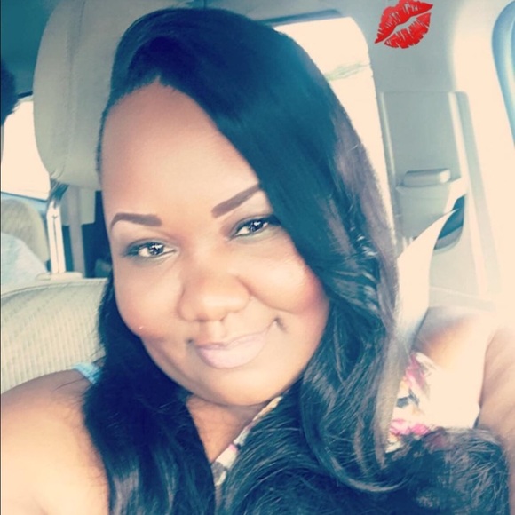 Profile Picture of Brandi Collins (@queenie_datway) on Poshmark