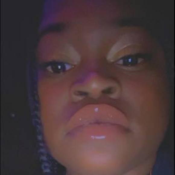 Profile Picture of Na'chell Sampson (@smileey0922) on Poshmark