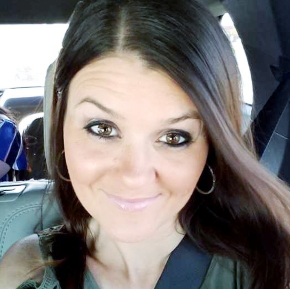 Profile Picture of Jeneane Sharp (@jeneanesharp) on Poshmark