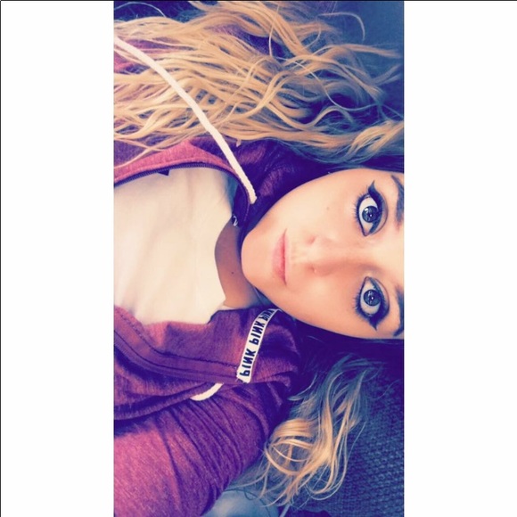 Profile Picture of Sierra Lennie (@sierralennie) on Poshmark