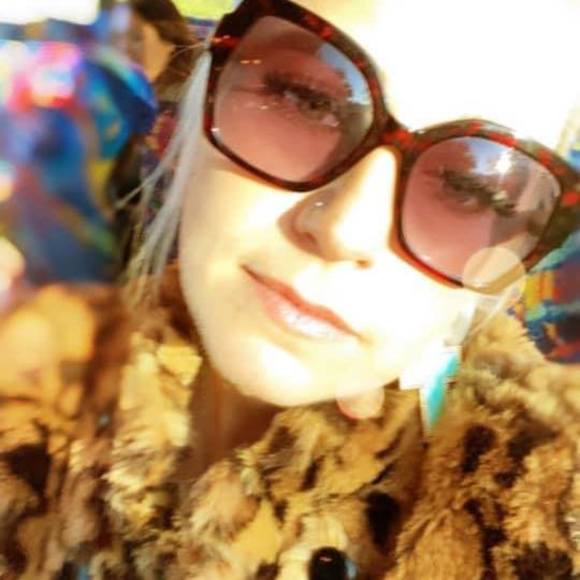 Profile Picture of Lexi Chaleff (@dynamitelexx79) on Poshmark