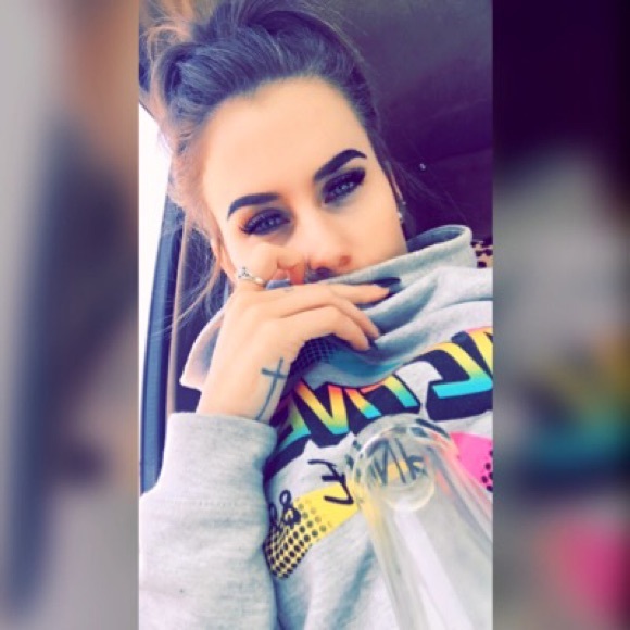 Profile Picture of Trinity Hunt (@tcxcaine_) on Poshmark