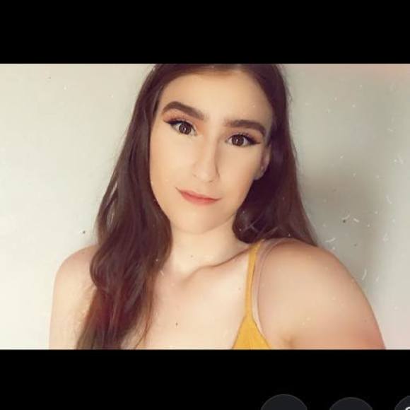 Profile Picture of Jessica Currier (@jessica_batman) on Poshmark