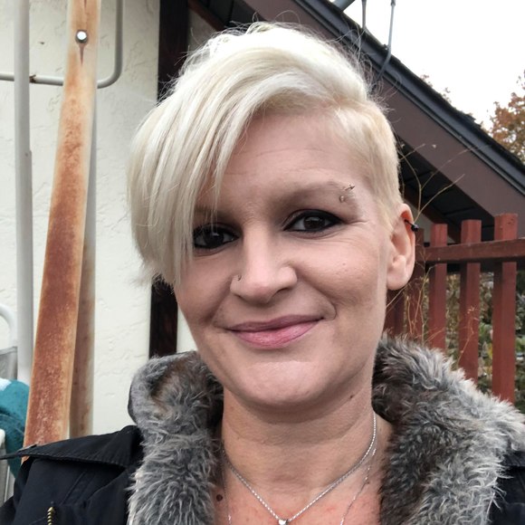 Profile Picture of Theresa Mcgunagle (@live2binsane) on Poshmark