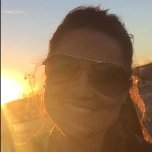 Profile Picture of Holly Schuessler (@hschuessler24) on Poshmark